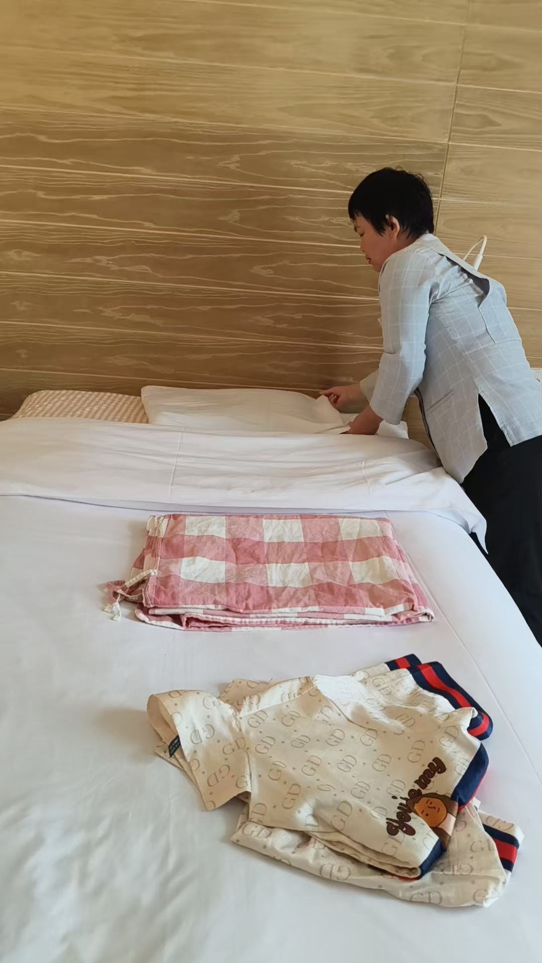美兰机场酒店客房服务现场