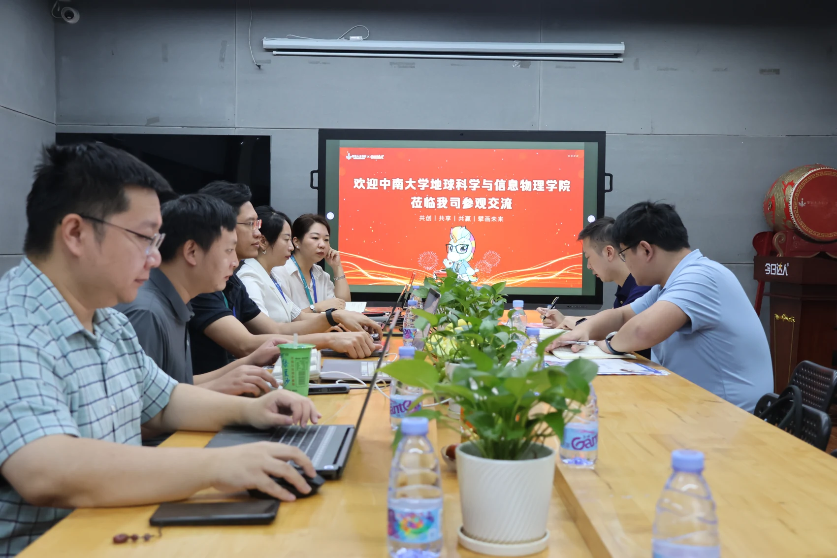 产教融合主题配图