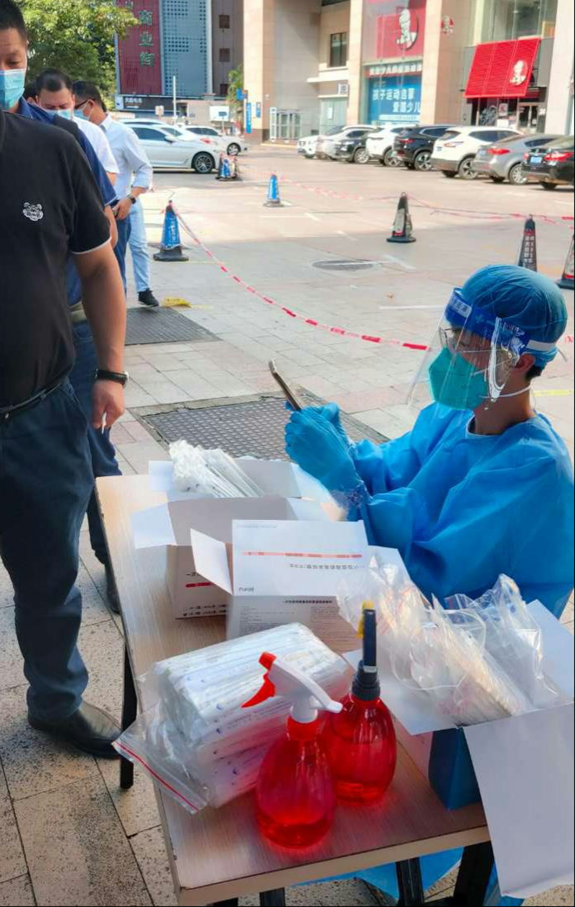 抗疫行动｜与一线人员共担责任