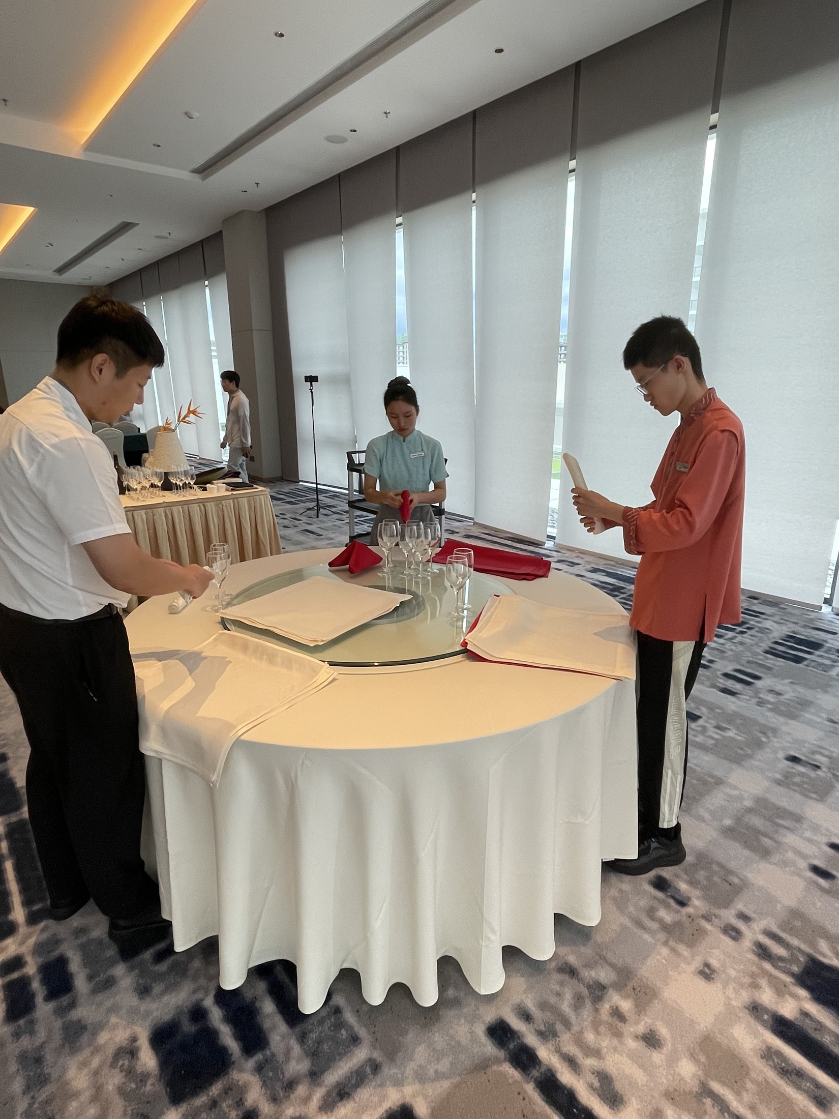 三亚海棠湾茅台度假村｜餐厅服务摆台实操