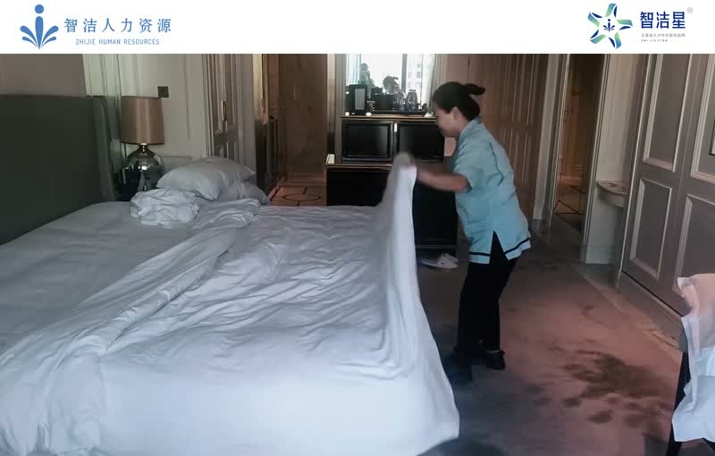 客房整理 · 布草撤换教学视频画面